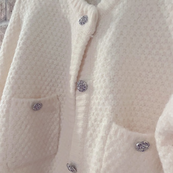 Elegant Off White Sweater with Gorgeous Buttons - Commense Women's Medium - Picture 7 of 9